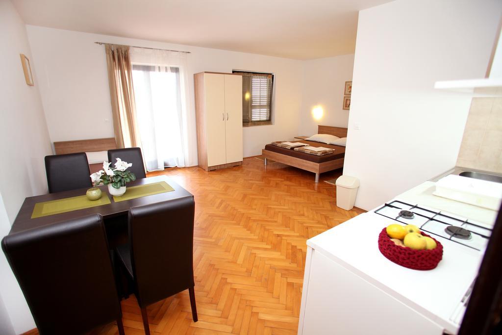 Apartments Victoria Trogir Eksteriør billede