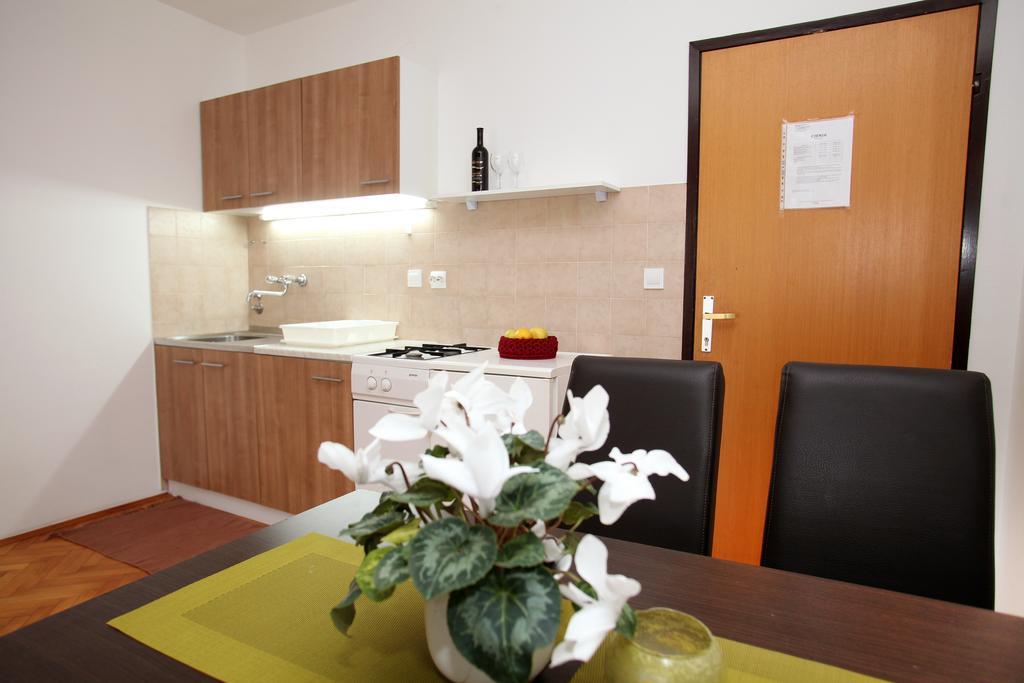 Apartments Victoria Trogir Eksteriør billede